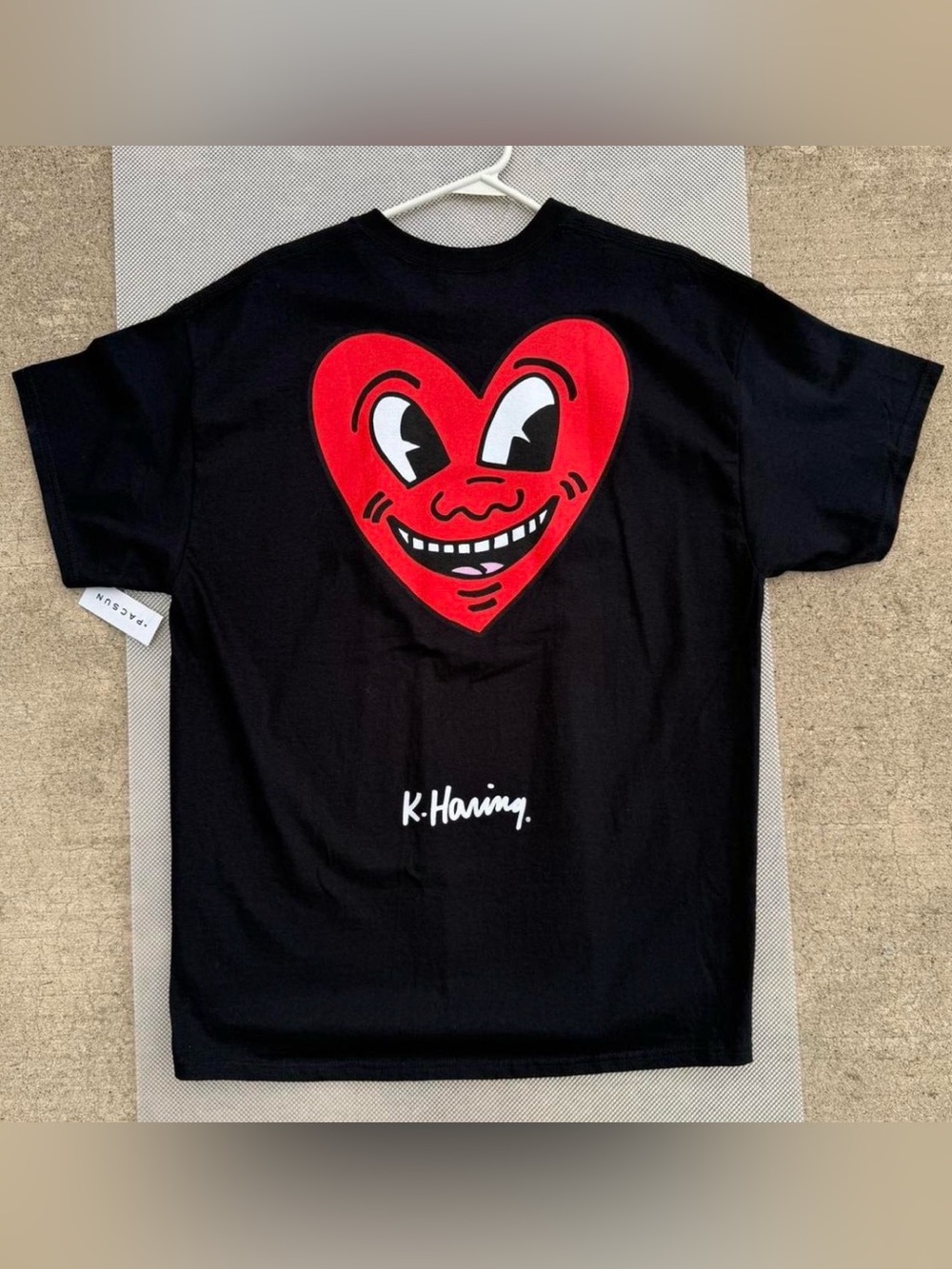 Men’s black and red Keith Haring heart tee size XL